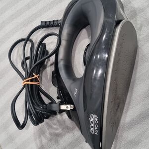 Andis Black and Silver Corded Steam Iron